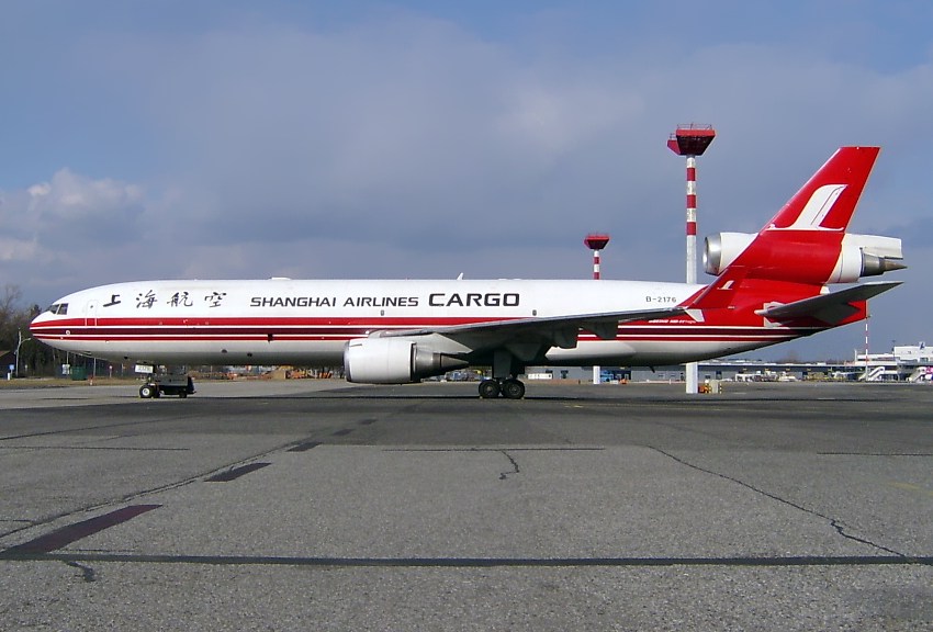 Shanghai Airlines Cargo MD11F B2176